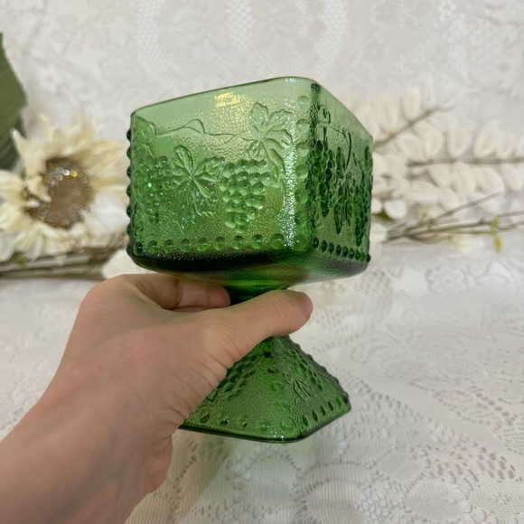 Emerald Green Indiana Glass Square Pedestal Compote or Candy Dish Harvest Grape - Picture 4 of 4
